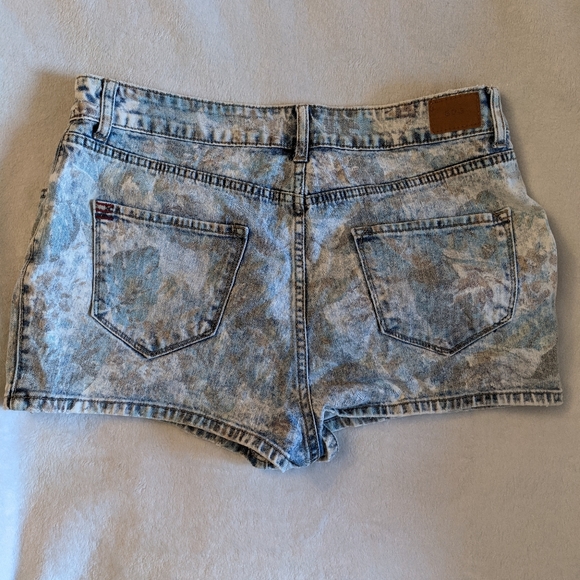Urban Outfitters BDG high waisted shorts - Picture 2 of 9